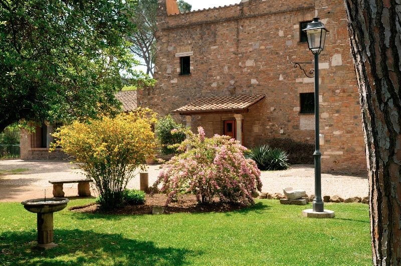 Il giardino e il casale di Capo di Bove.