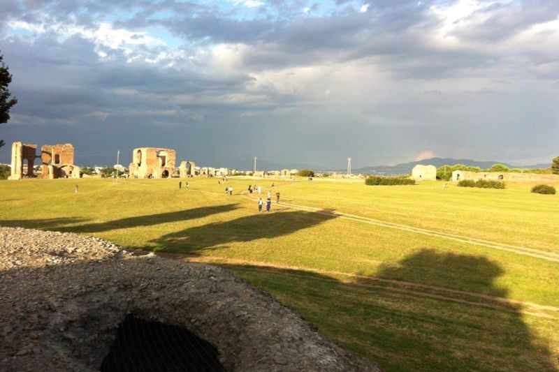 La Villa dei Quintili vista dalla cisterna rotonda.