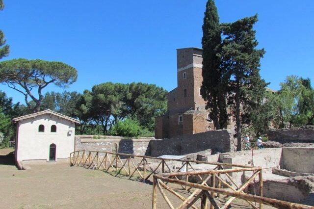 Scavi archeologici di fronte al casale di Santa Maria Nova.